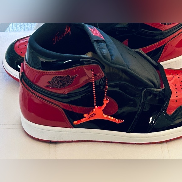 NEW Nike Air Jordan 1 Retro High Tops Sneakers Basketball Size 8 Black Red main image 12